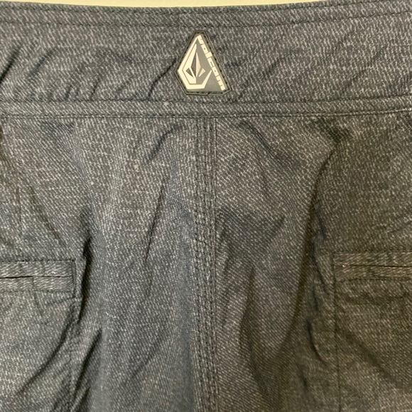 Volcom Shorts Size 28 - Picture 9 of 13